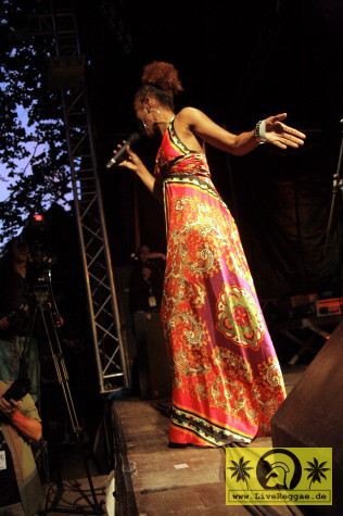 Aisha Davis (Jam) with The Sheng Yeng Clan 14- Reggae Jam, Bersenbrueck 10- August 2008 (8)-JPG